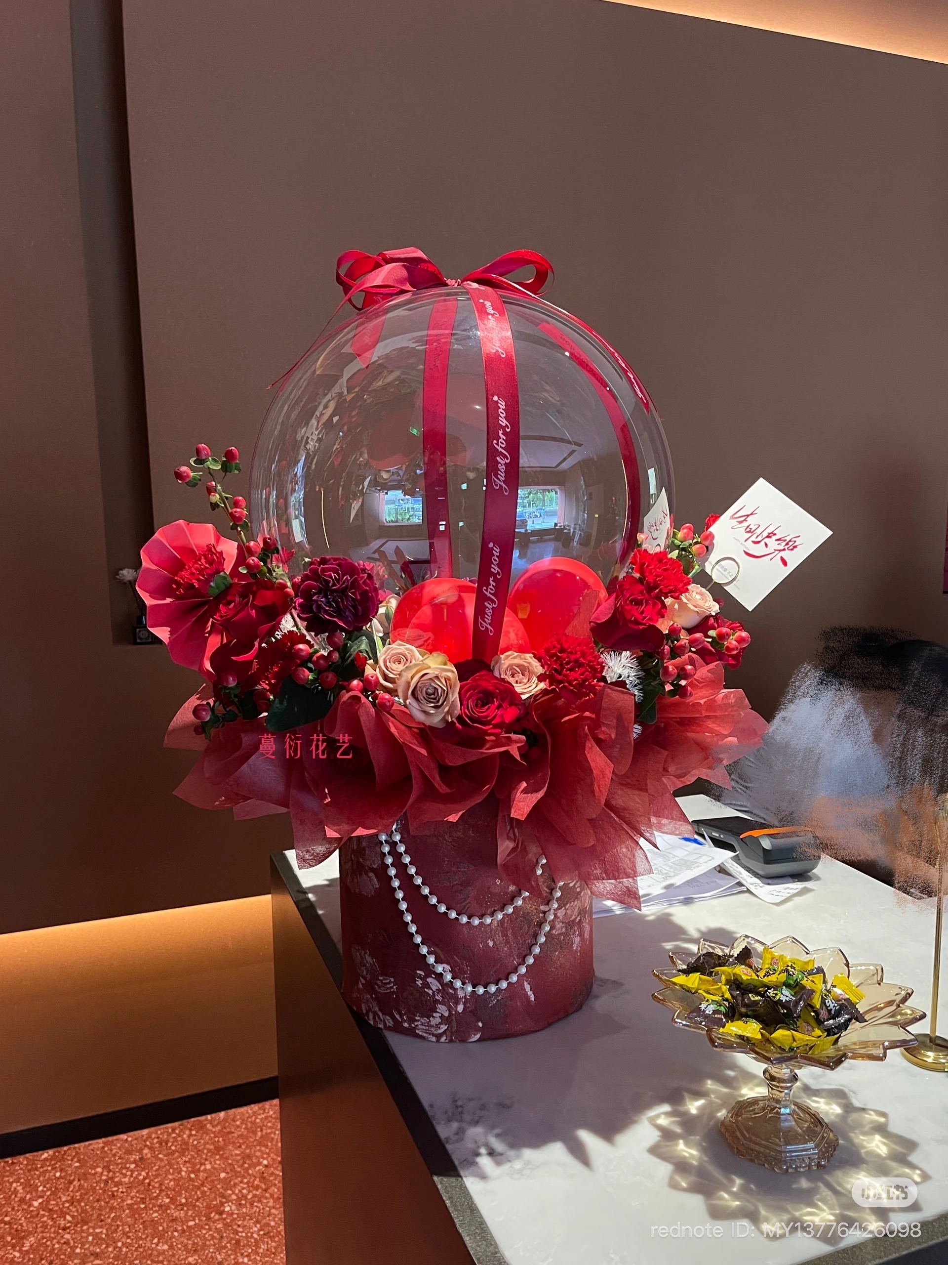 The Aura Globe — money balloon arrangement